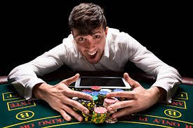 Berbagai meja permainan blackjack, roulette, dan baccarat di platform mpo888